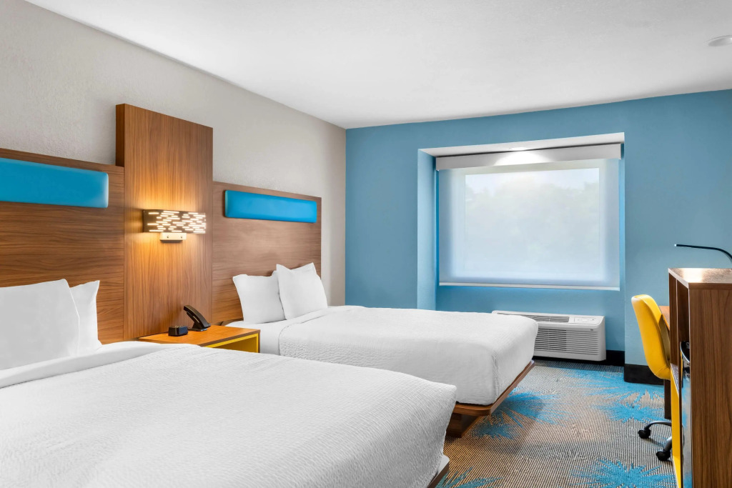 Days Inn & Suites by Wyndham Brandon Amphitheater