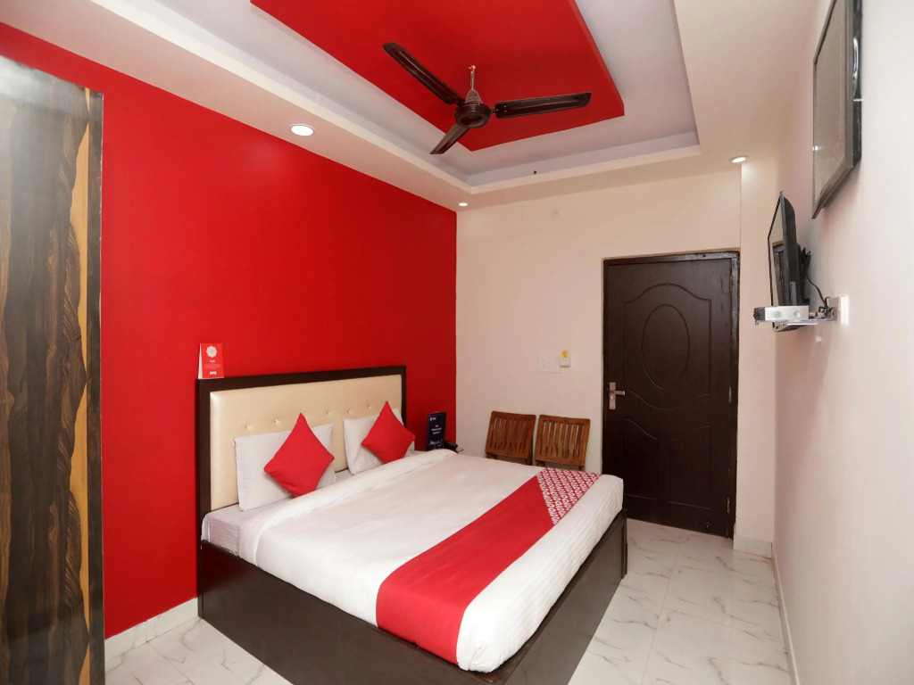 Super Hotel O Raj Palace