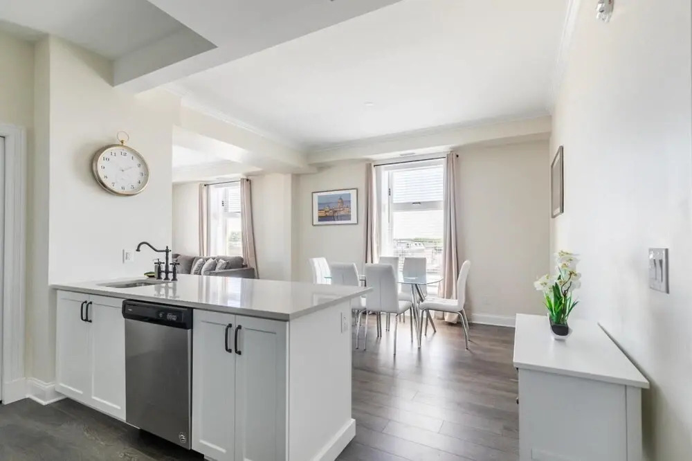 Rideau 2Br Signature Apartment Free Parking 3
