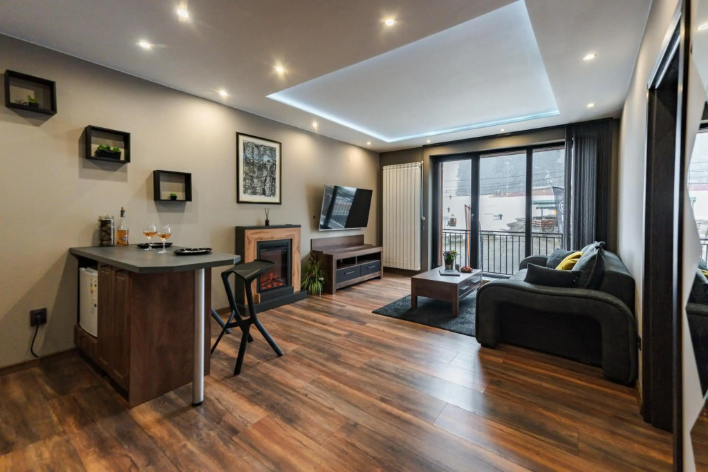 The White Horse Apartment 1