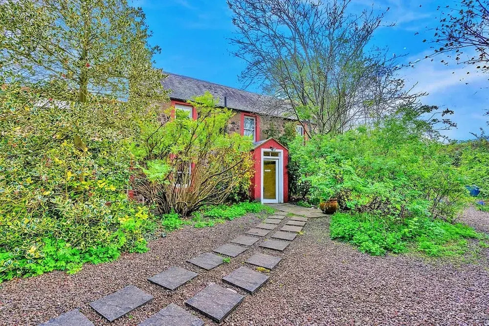 Historical Cottage Near Preston Mill, No Deposit