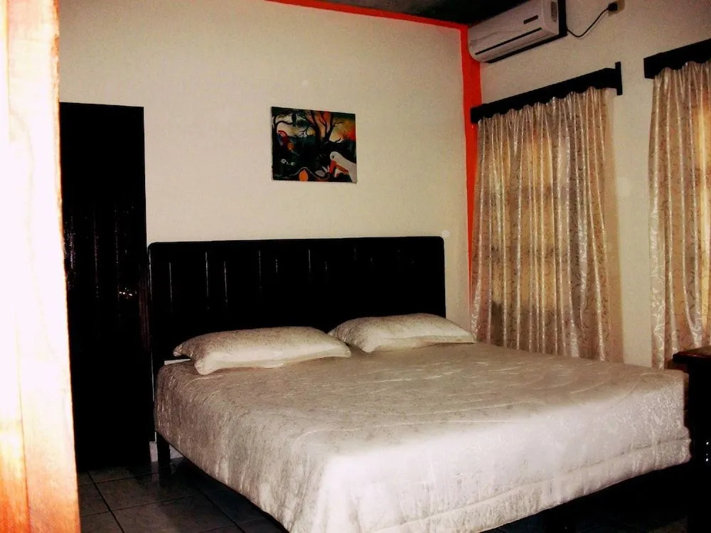 Hotel & Hostal Yaxkin Copan