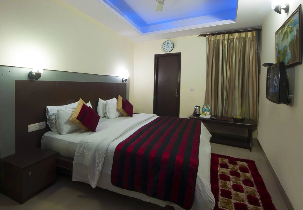 HOTEL VISHAL RESIDENCY NEAR DELHI AIRPORT with FREE AIRPORT DROP