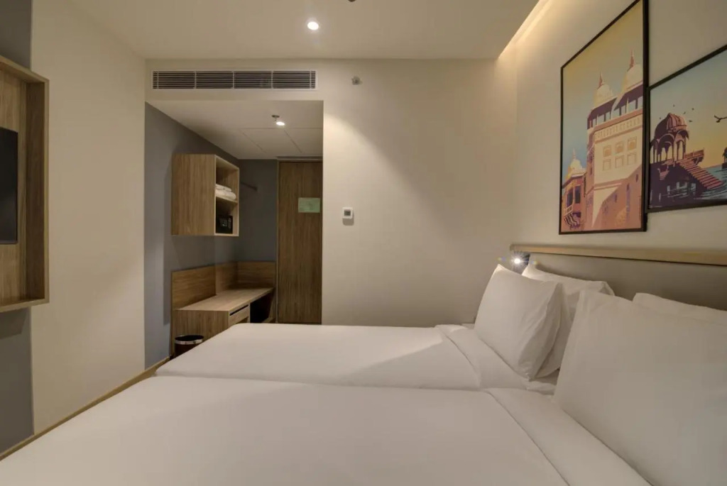 7 Apple Hotel Pratap Nagar