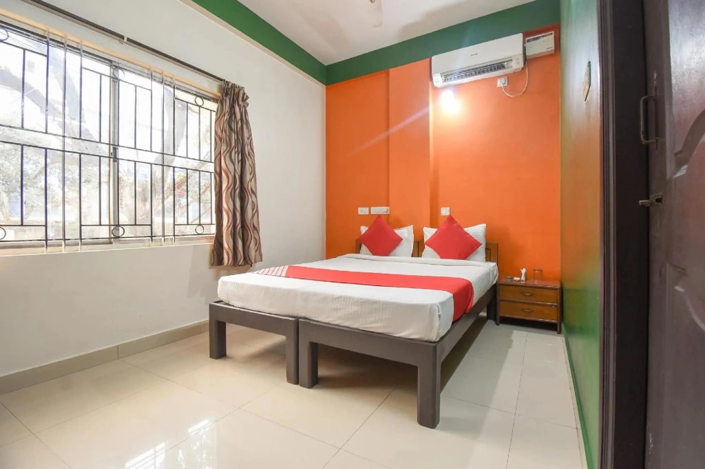 OYO 10340 Hotel Queen's Castle