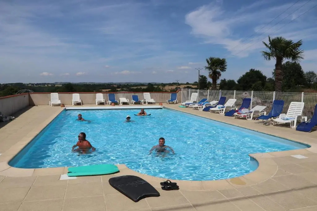 Charming Courtyard cottage 25kms Puy du Fou