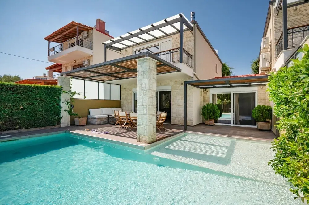 Sunny Villa Tria