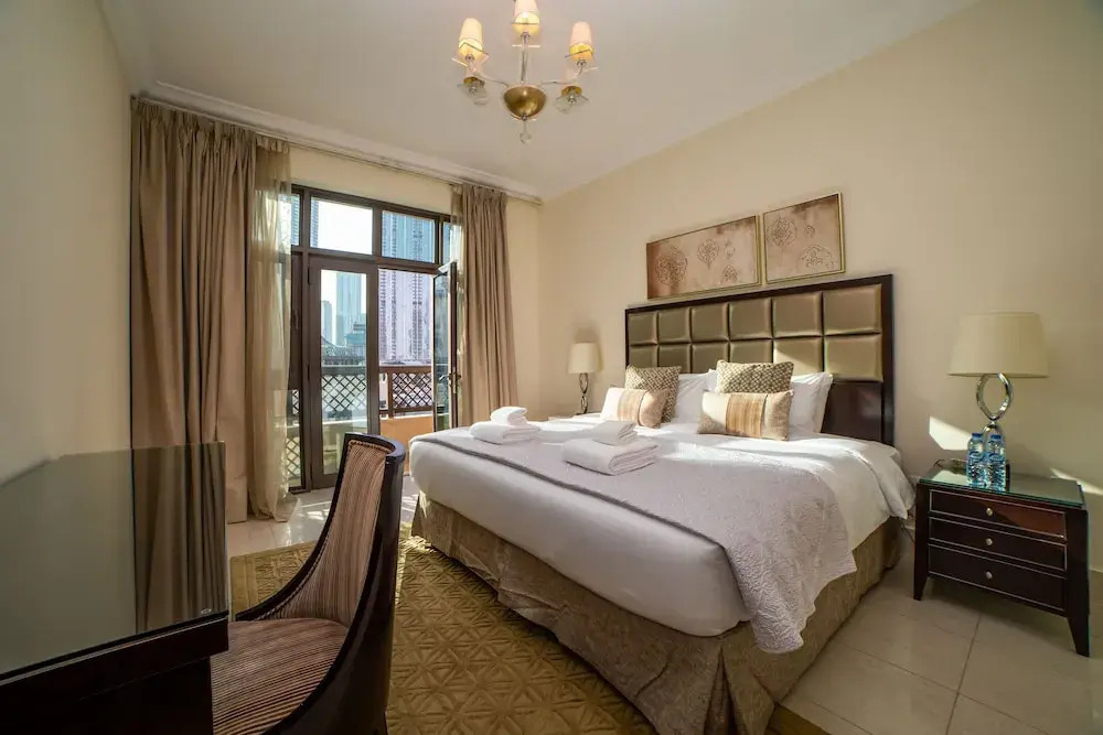 Amazing 1 BR Apartment Souk AlBahar 4105