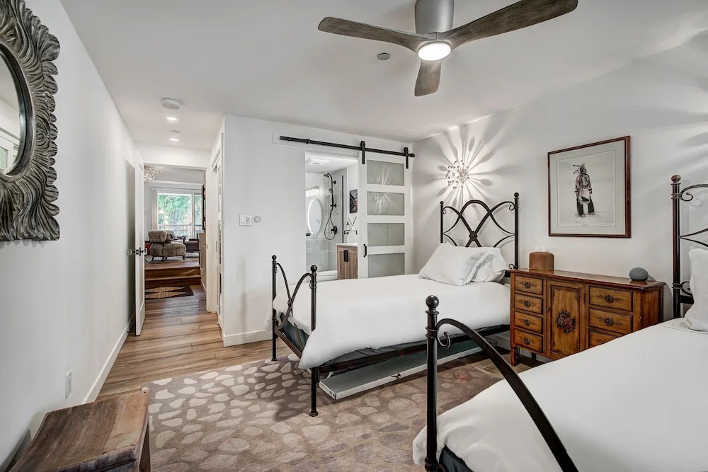 2 BR Next to Eagle River in the Heart of Vail