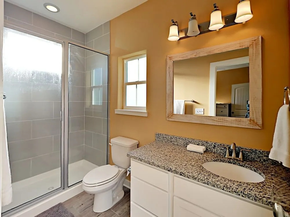 The Lemony Anemone 3 Bedrooms 2 Bathrooms Cottage