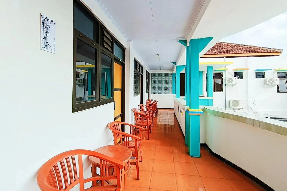 TwoSpaces Living at Sutomo Homestay