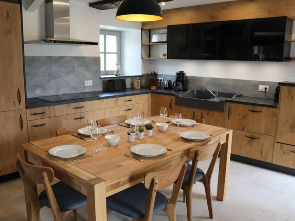 Gîte 18ème avec piscine couverte, terrasse et salle de jeux - 6 pers - FR-1-426-432
