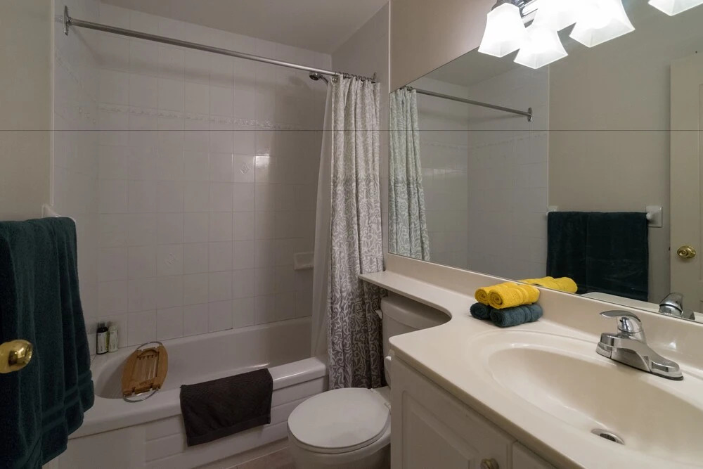 Applewood Suites - 2 Bdrm King West