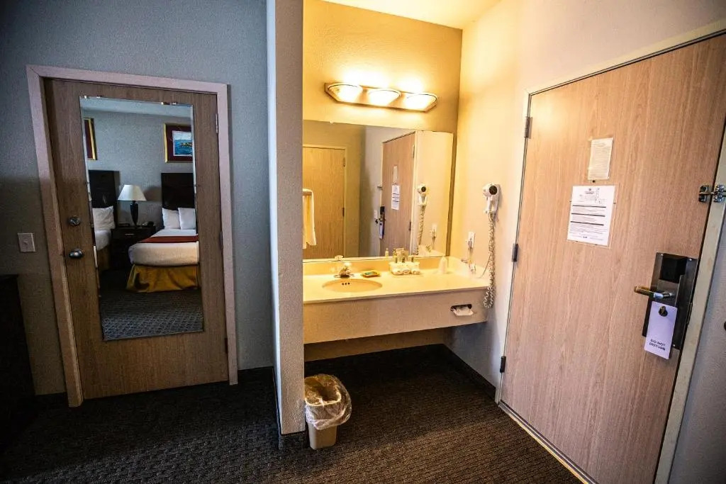 BayVue Hotel, Resort & Suites