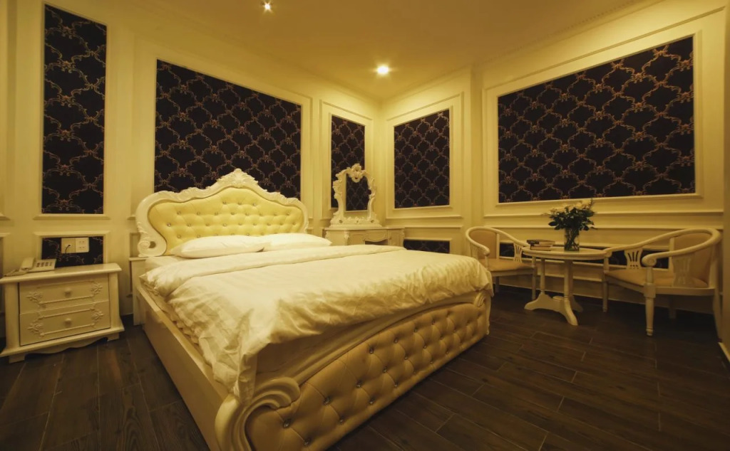 royal hotel bà điểm hồ chi minh