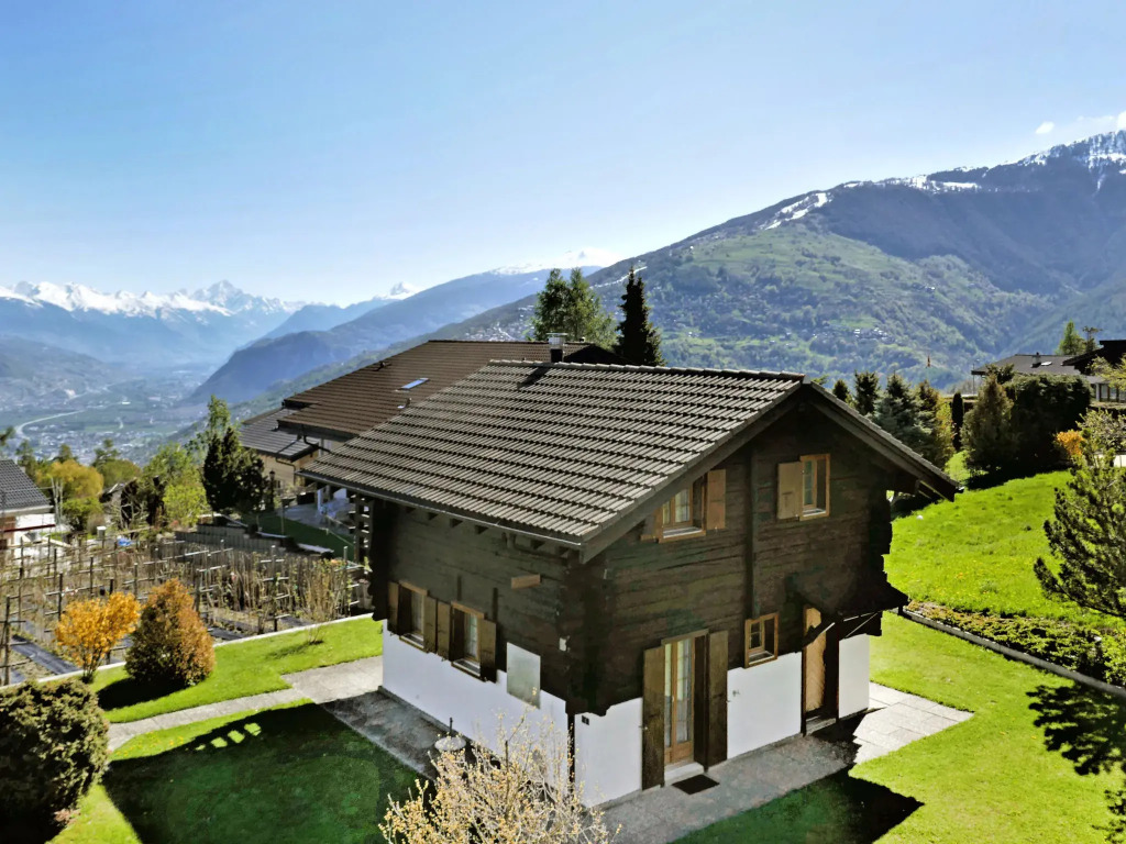 Chalet Lao-Lao by Interhome