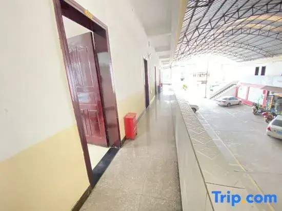 Yunxian Yujin Hotel