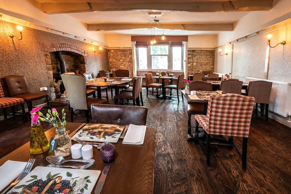 Maypole Inn