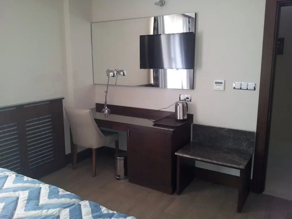 Hotel Azdif