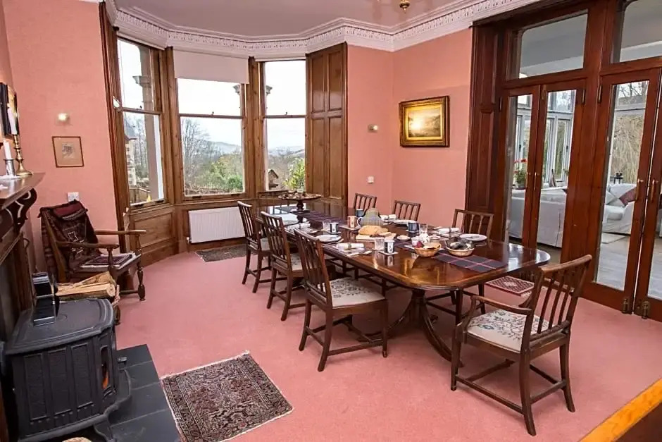 Holly Lodge