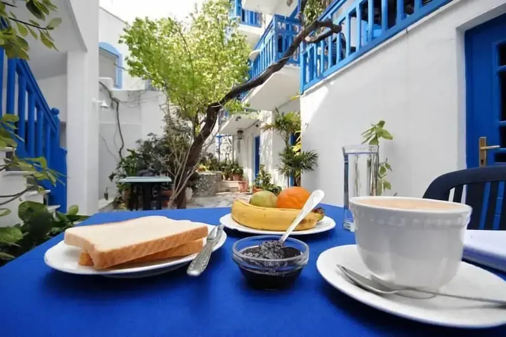 Barbouni Hotel & Studios