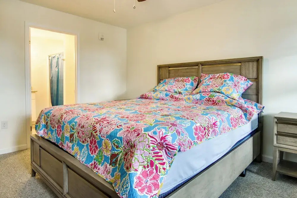 Community Pool Access: Rehoboth Beach Unit!