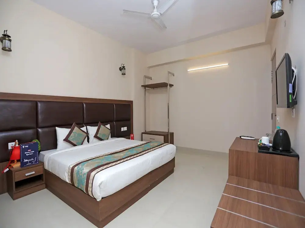 OYO 13435 Atithi Suites