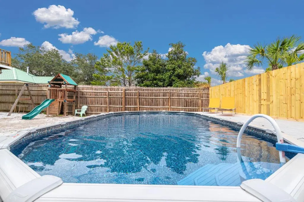 Zula Life Beach House, Sleeps 16, Private Heated Pool and Spa, 4min Walk To The Beach, Pets Welcome, Fenced Yard