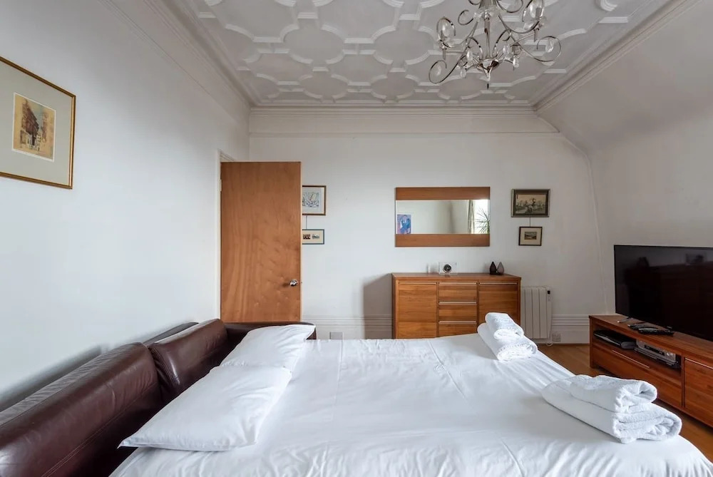 Cozy 2 Bedroom Flat in the Heart of London! Fits 6