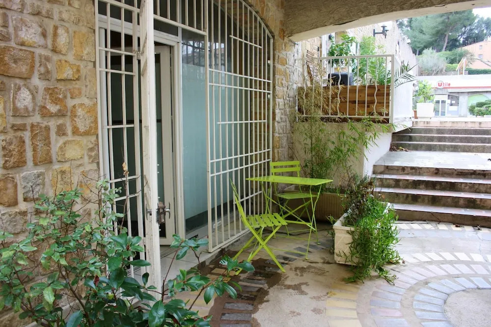 Studio in Saint-cyr-sur-mer, With Furnished Terrace - 200 m From the Beach