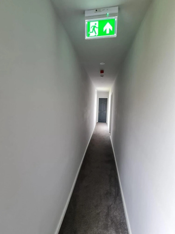 Luxury Apartment - Free Wi-fi & Parking NO Deposit