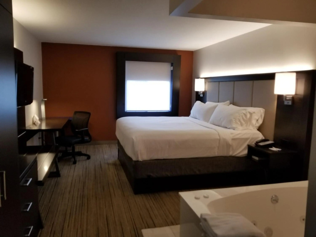Holiday Inn Express Birch Run-Frankenmuth Area by IHG