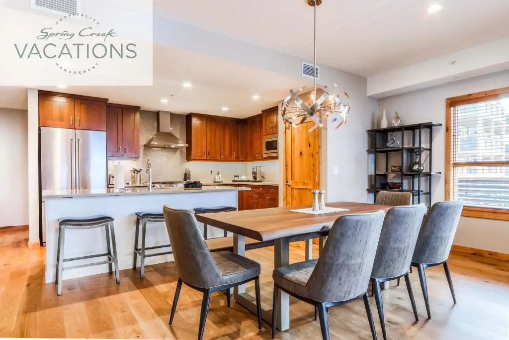 White Spruce Lodge by Spring Creek Vacations