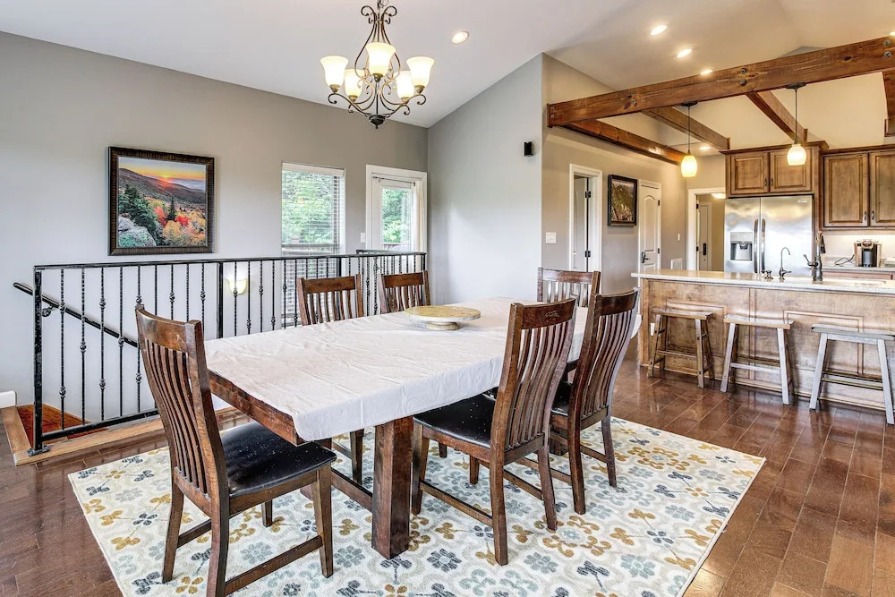 Hot Tub & Game Room! Group-ready Smokies Cabin