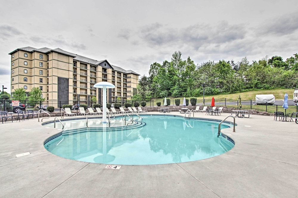Community Pool Access! Dtwn Pigeon Forge Condo