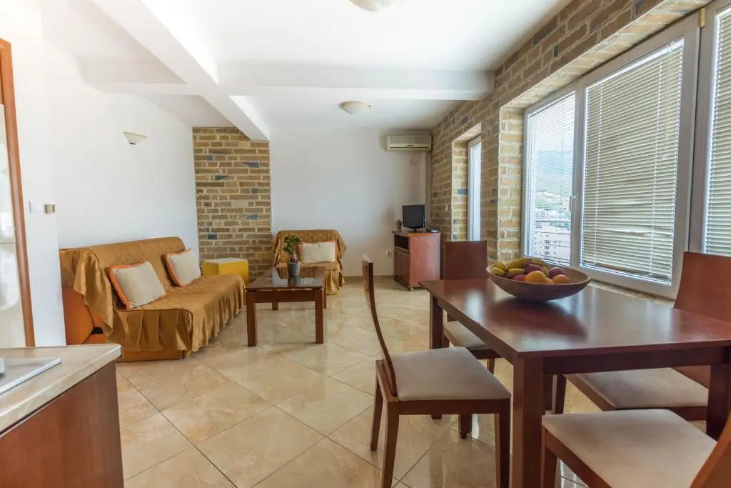 Contessa Apartments