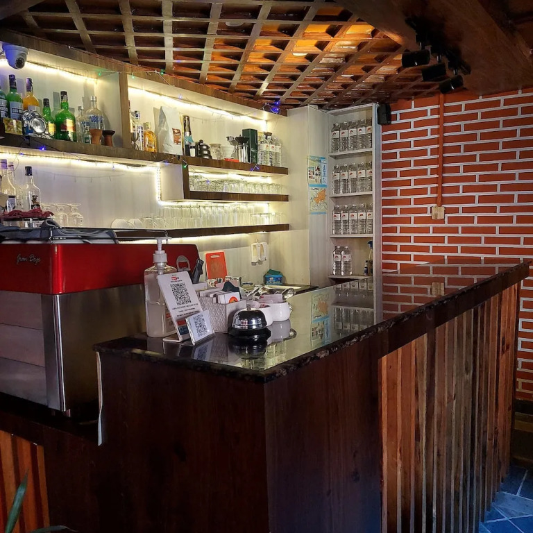 Luniva Restaurant And Guest House