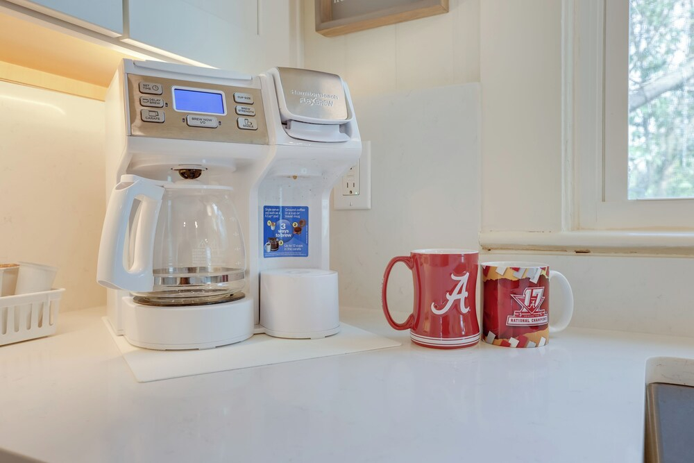 2 Mi to Bryant-denny Stadium! Pet-friendly Home