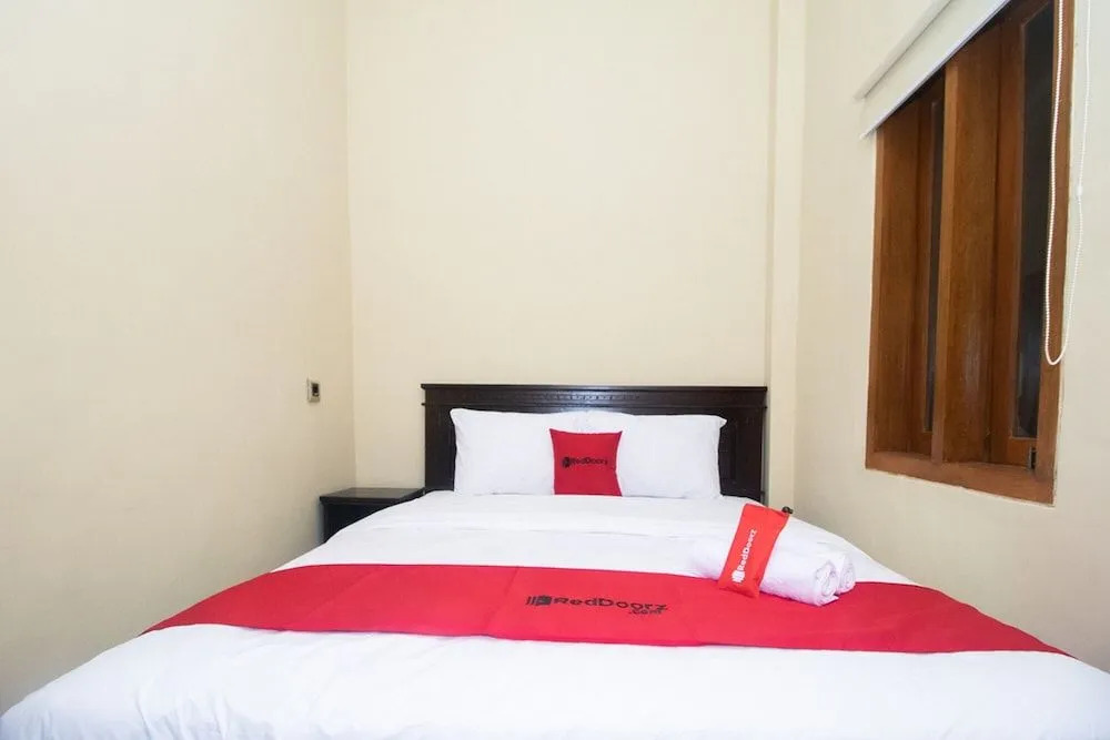 RedDoorz Syariah near Universitas 17 Agustus Banyuwangi