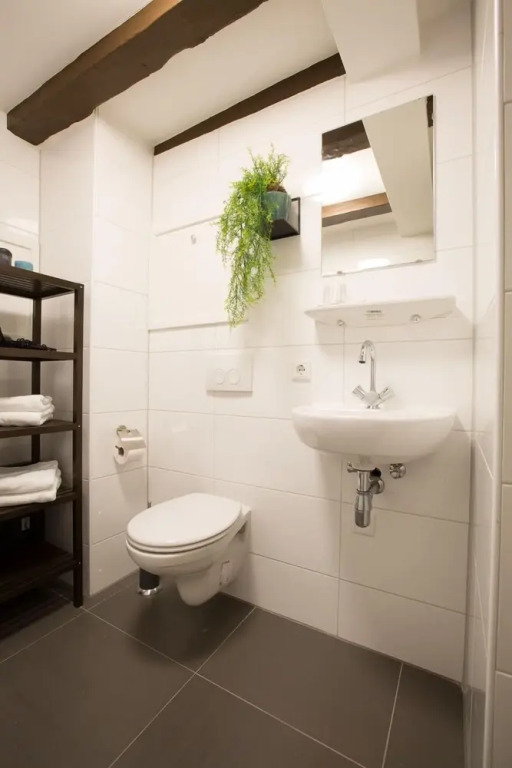 Canal Garden Apartment