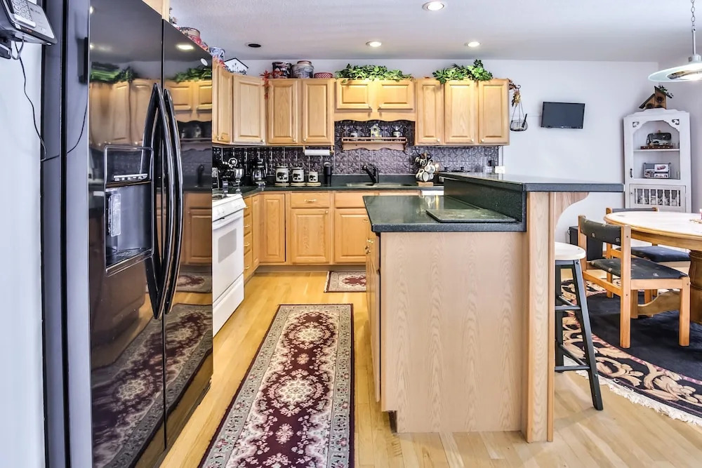 Pickerel Point Executive - 5 Br Home