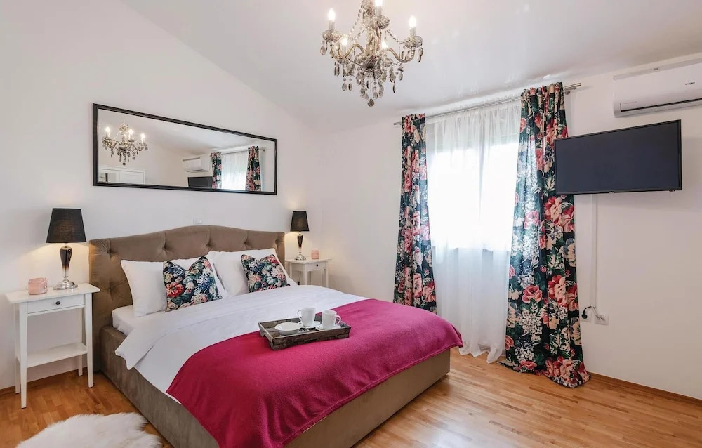 Beautiful Home In Krvavici
