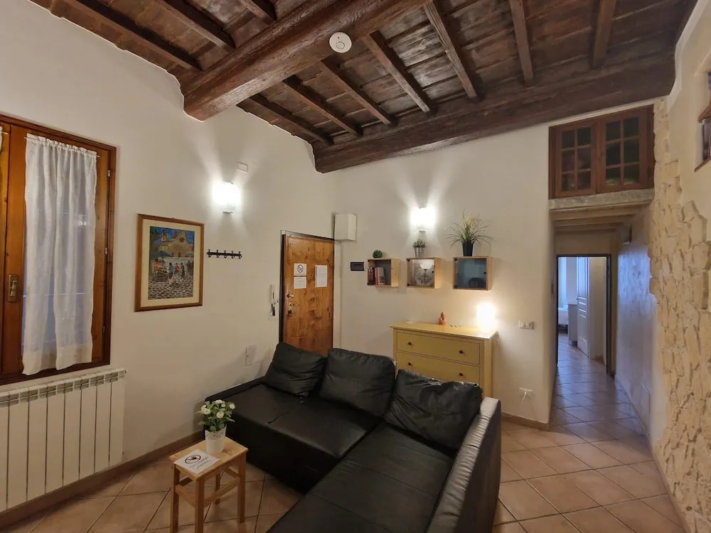 Mezzo 8 in Firenze With 2 Bedrooms and 1 Bathrooms