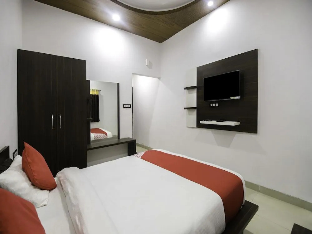 OYO 25084 Hotel Jai Hind