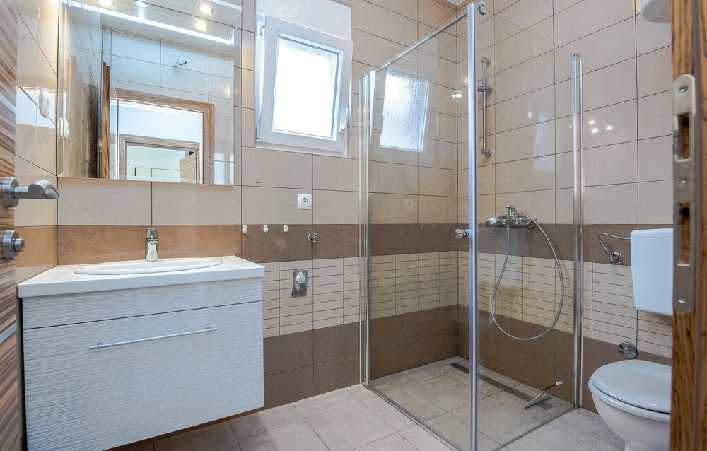 Awesome Home in Vir With 4 Bedrooms and Wifi