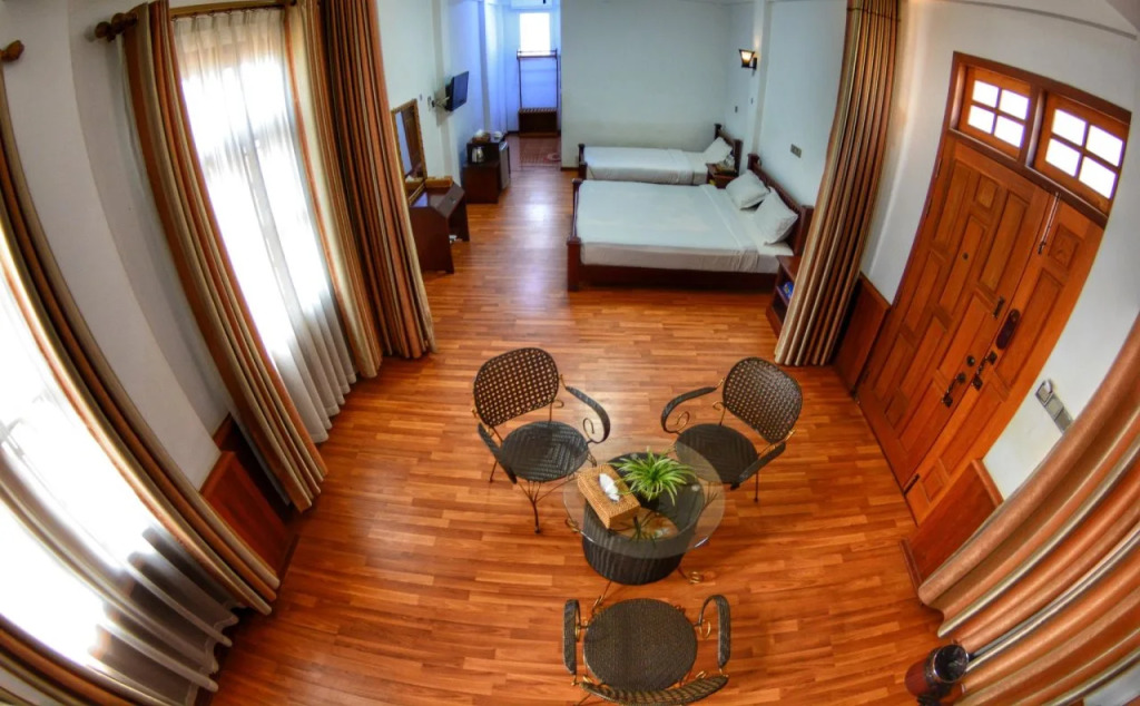 Hotel Spring