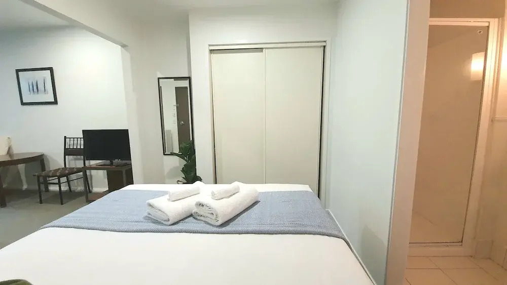 City Living - Wifi- Netflix - Laundry