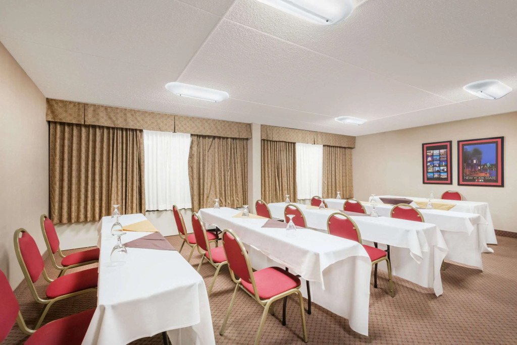 Ramada by Wyndham Watertown Thousand