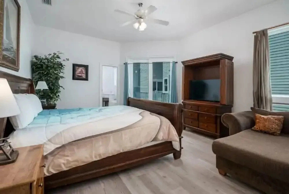 Courageous Beach House Suite D