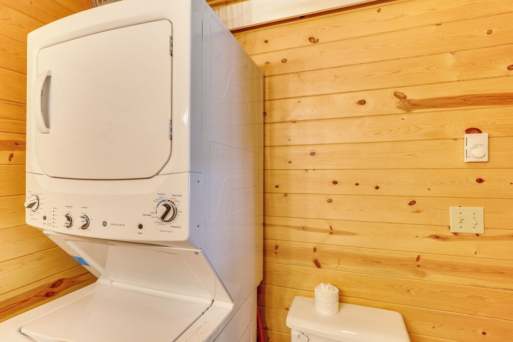 Pets Welcome: Cozy Cabin w/ Deck in Deadwood!